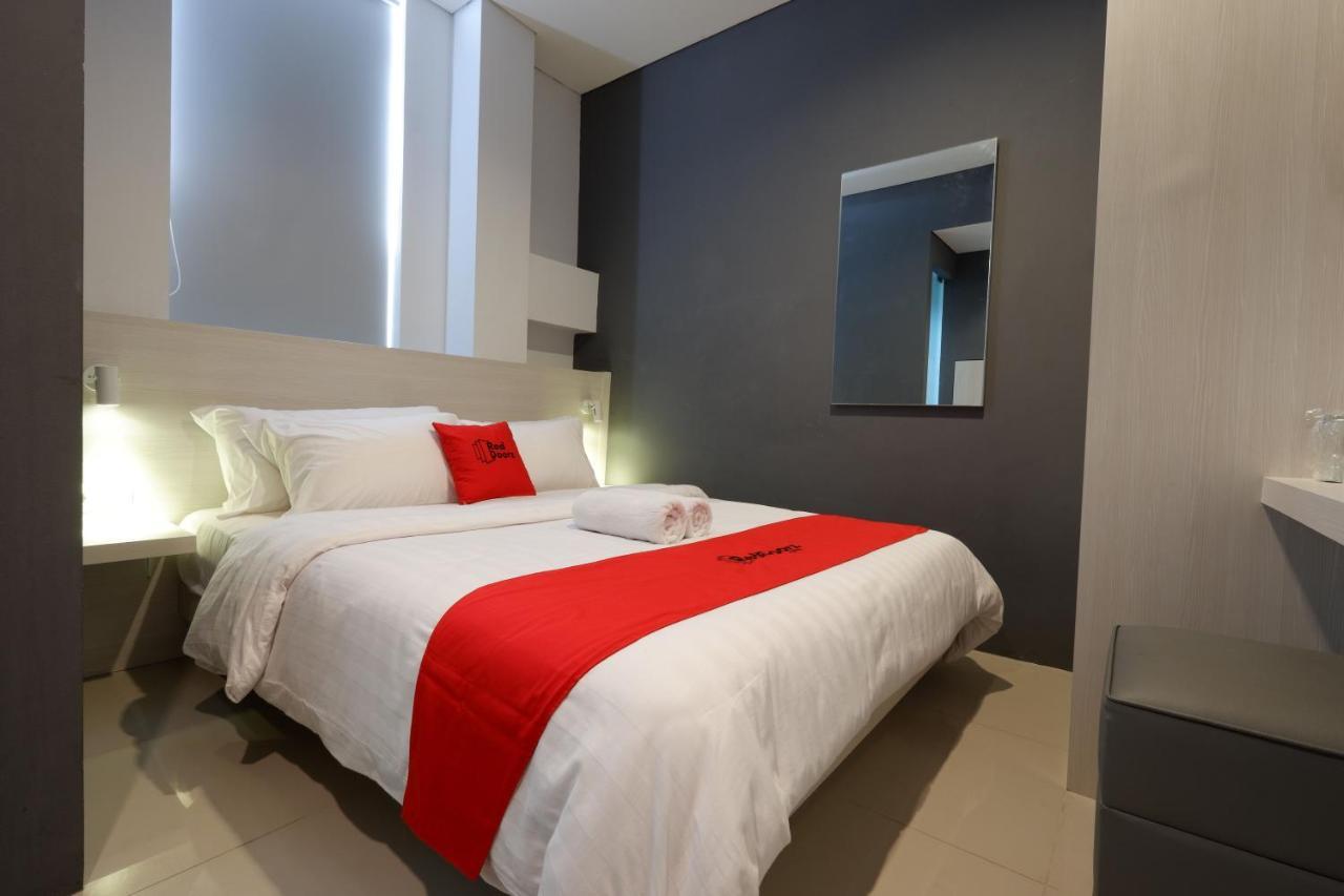 Reddoorz Plus Near Ciputra Mall Simpang Lima Semarang Exterior foto