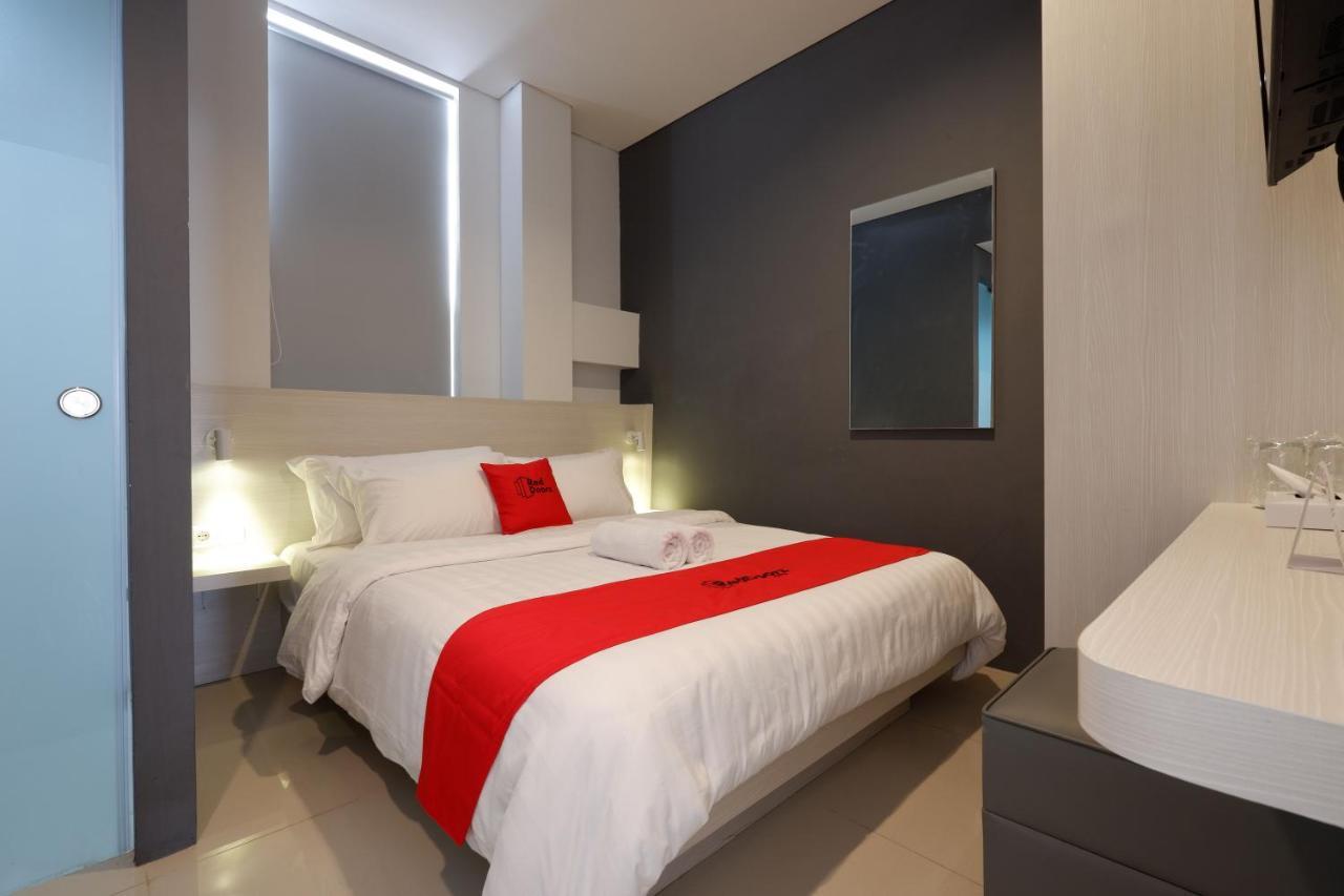 Reddoorz Plus Near Ciputra Mall Simpang Lima Semarang Exterior foto