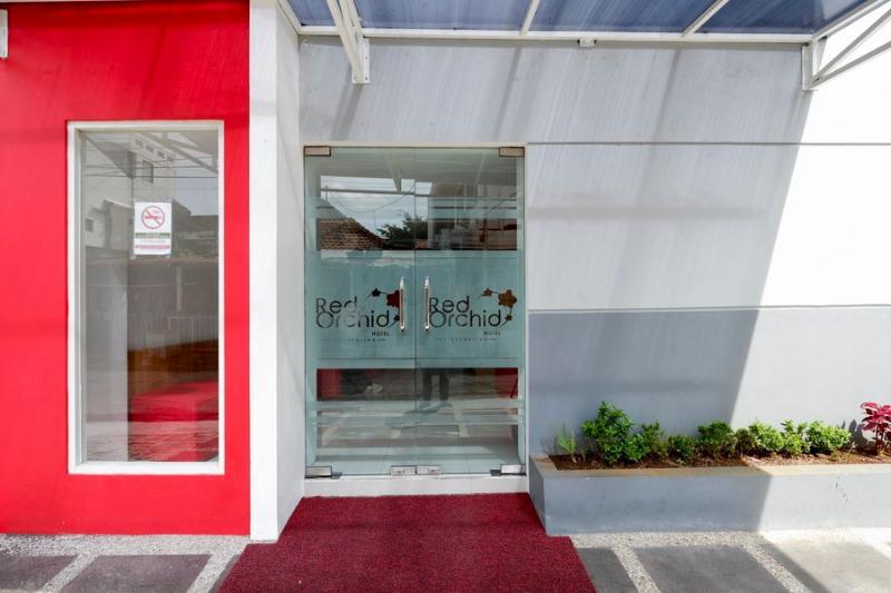 Reddoorz Plus Near Ciputra Mall Simpang Lima Semarang Exterior foto